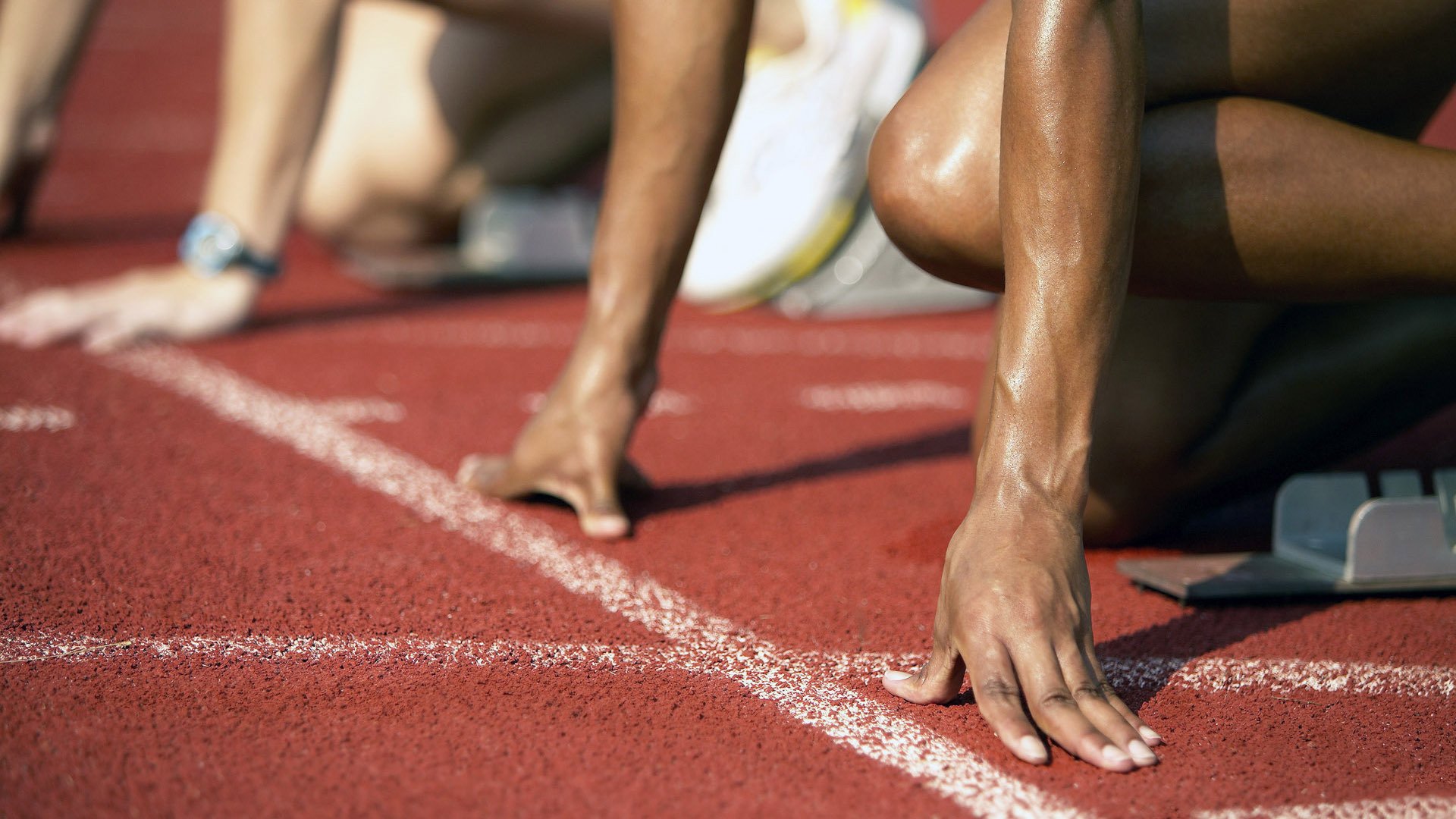 越野滑雪赛:林海雪原里的速度竞技,滑雪是一种很好的运动项目,穿越林海雪原